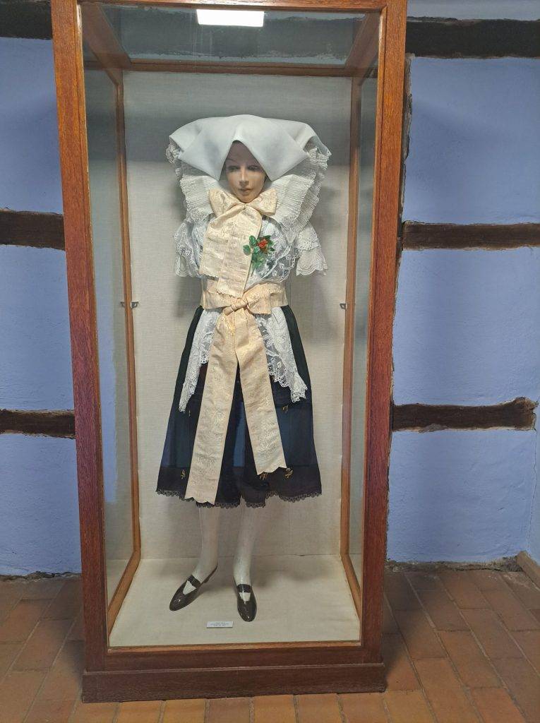 Tagesausflug in den Spreewald: Unsere Kahnfahrt 11 Tagesausflug in den Spreewald, Bild 6, Museumsdorf Lehde Trachtkleidung